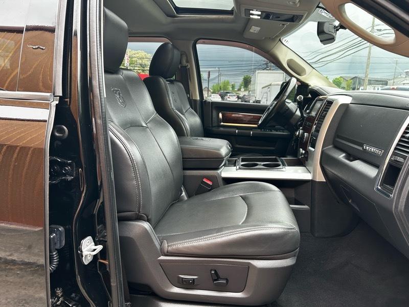 RAM 2500 Laramie Mega Cab 4WD 2012