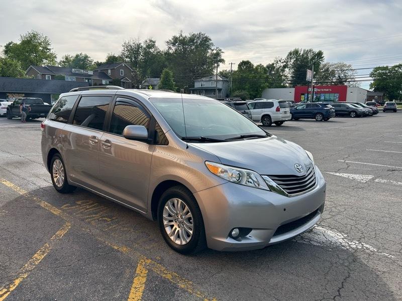 Toyota Sienna XLE FWD 8-Passenger V6 2013