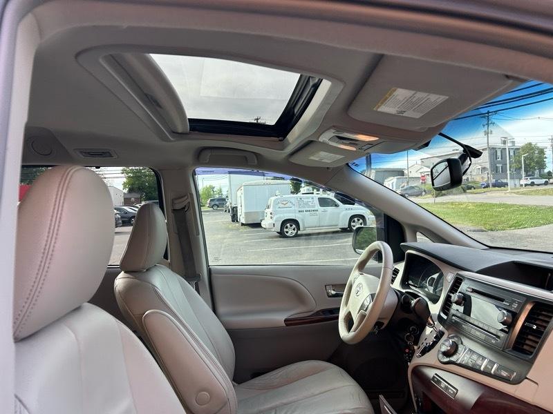 Toyota Sienna XLE FWD 8-Passenger V6 2013