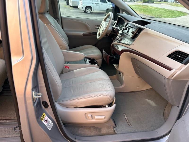 Toyota Sienna XLE FWD 8-Passenger V6 2013