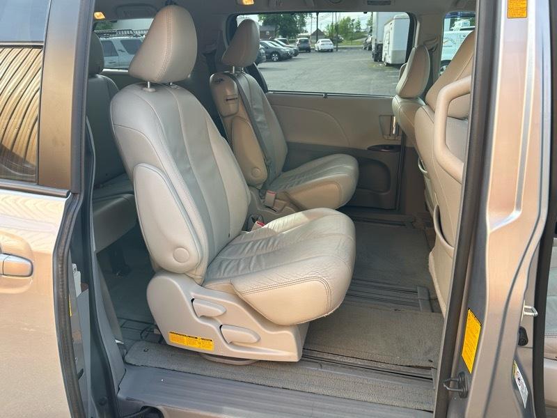 Toyota Sienna XLE FWD 8-Passenger V6 2013