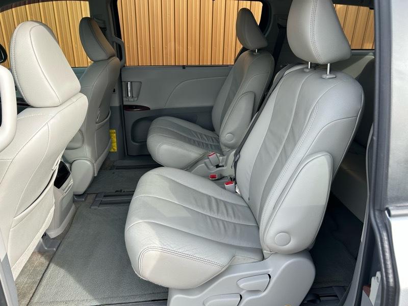 Toyota Sienna XLE FWD 8-Passenger V6 2013