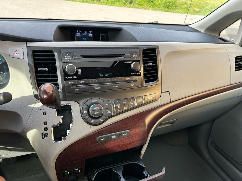 Toyota Sienna XLE FWD 8-Passenger V6 2013