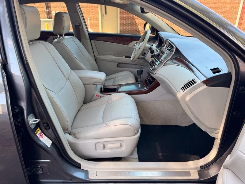 Toyota Avalon Limited 2011