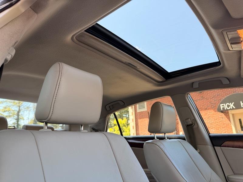 Toyota Avalon Limited 2011