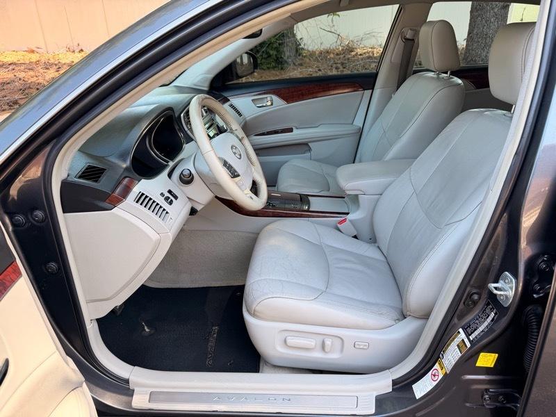Toyota Avalon Limited 2011