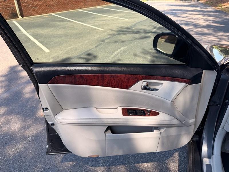 Toyota Avalon Limited 2011