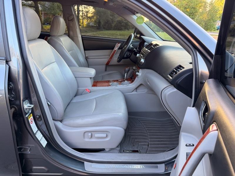 Toyota Highlander Limited 4WD 2010