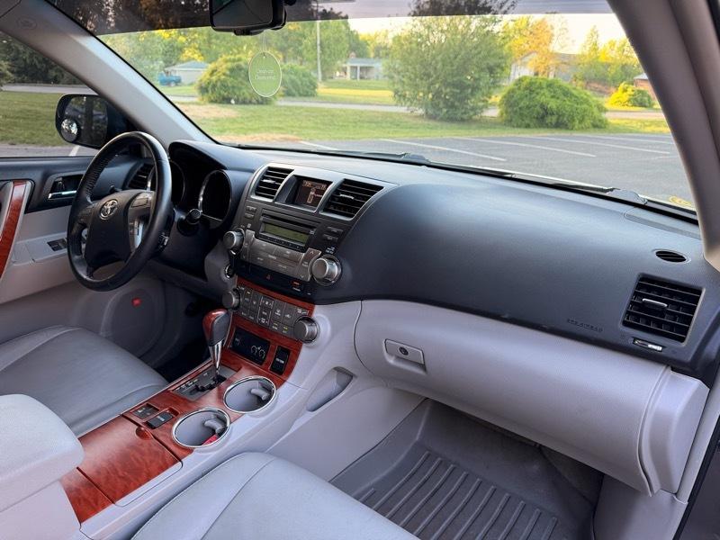 Toyota Highlander Limited 4WD 2010
