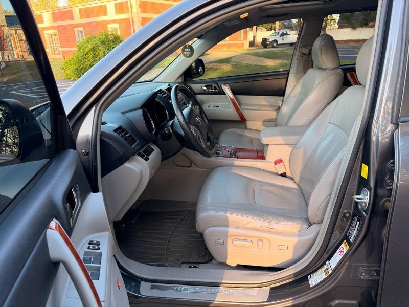 Toyota Highlander Limited 4WD 2010