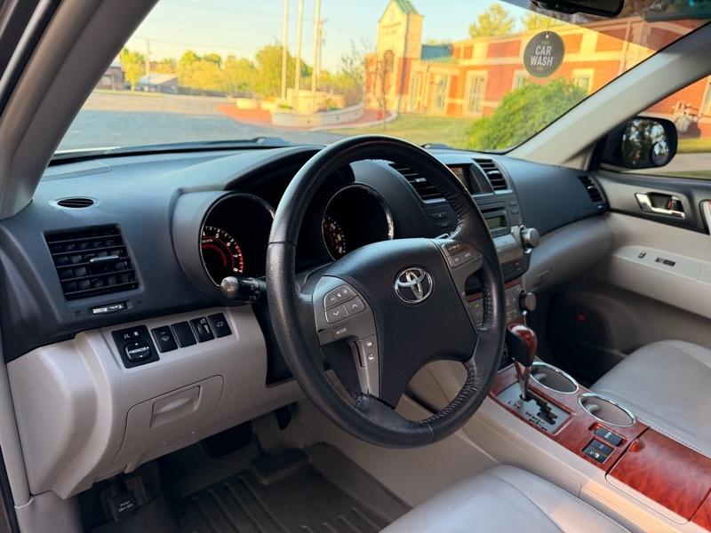 Toyota Highlander Limited 4WD 2010