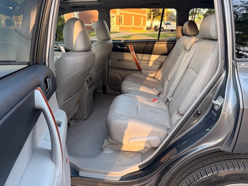Toyota Highlander Limited 4WD 2010