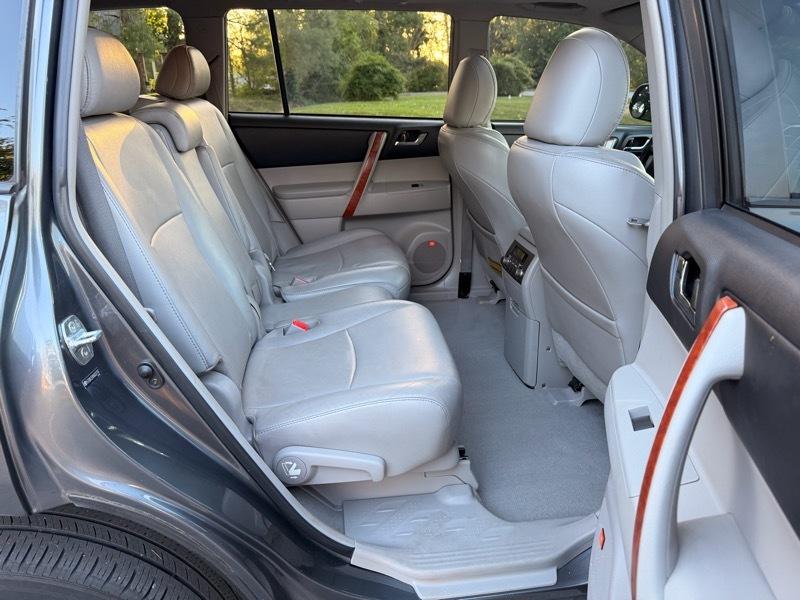 Toyota Highlander Limited 4WD 2010