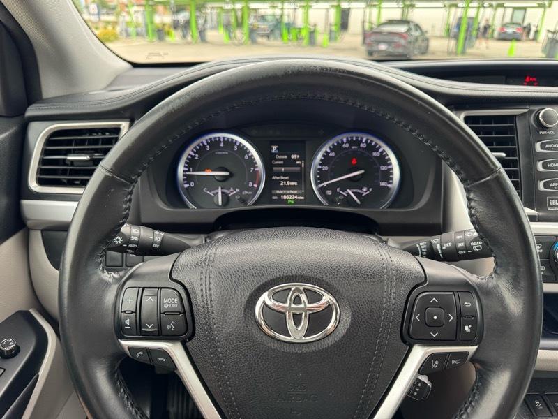 Toyota Highlander Limited AWD V6 2017