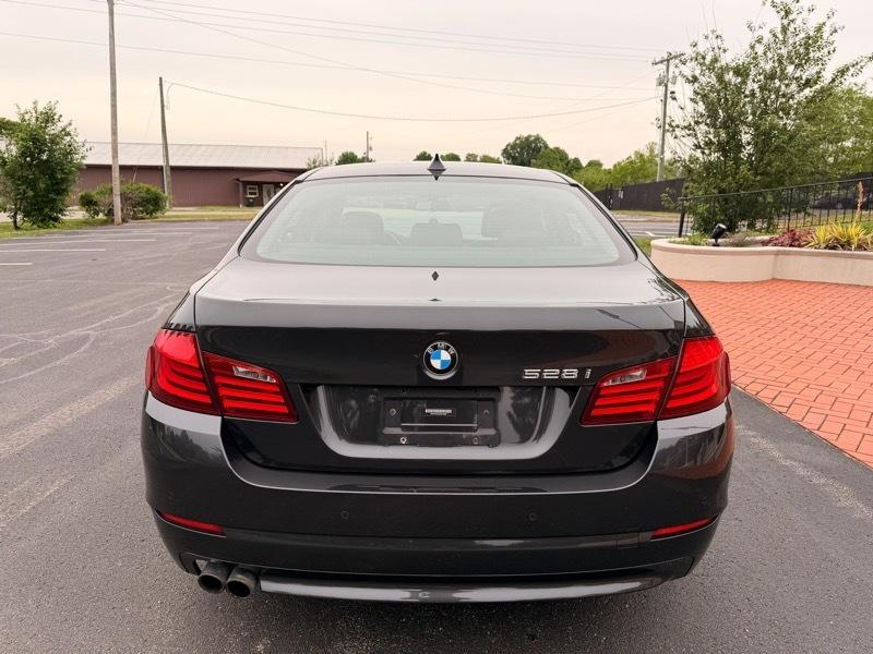 BMW 5-Series 528i xDrive 2012