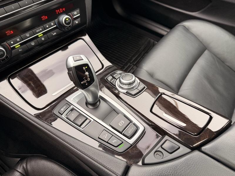 BMW 5-Series 528i xDrive 2012