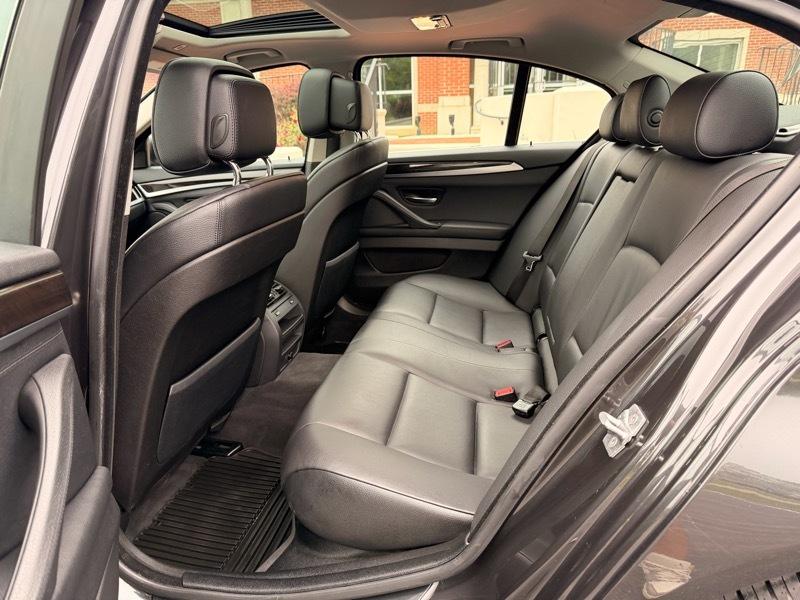 BMW 5-Series 528i xDrive 2012