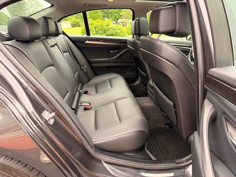 BMW 5-Series 528i xDrive 2012