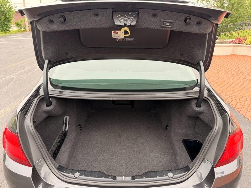 BMW 5-Series 528i xDrive 2012