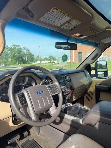 Ford F-250 SD Lariat Crew Cab Short Bed 4WD 2011