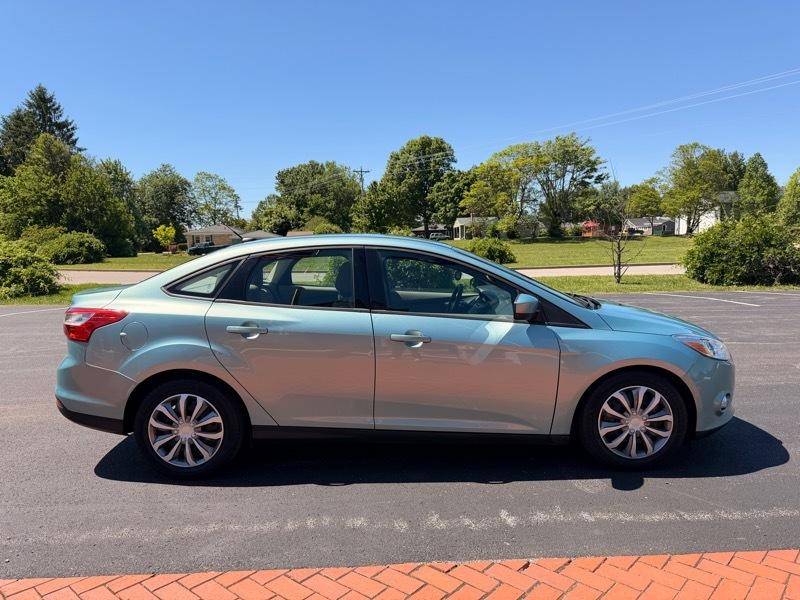 Ford Focus SE Sedan 2012