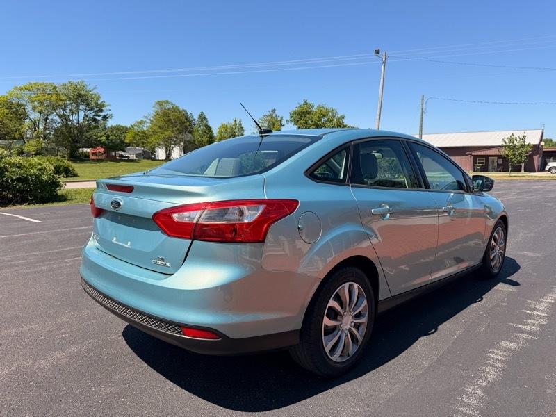Ford Focus SE Sedan 2012