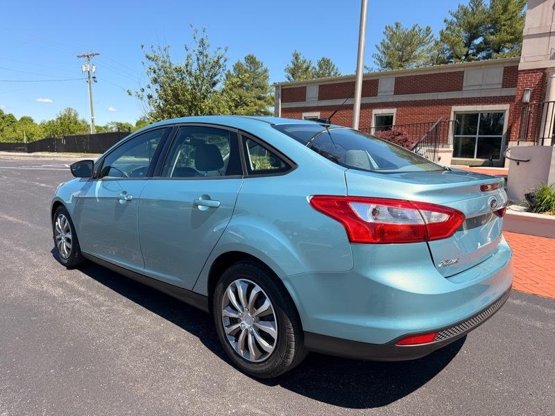Ford Focus SE Sedan 2012