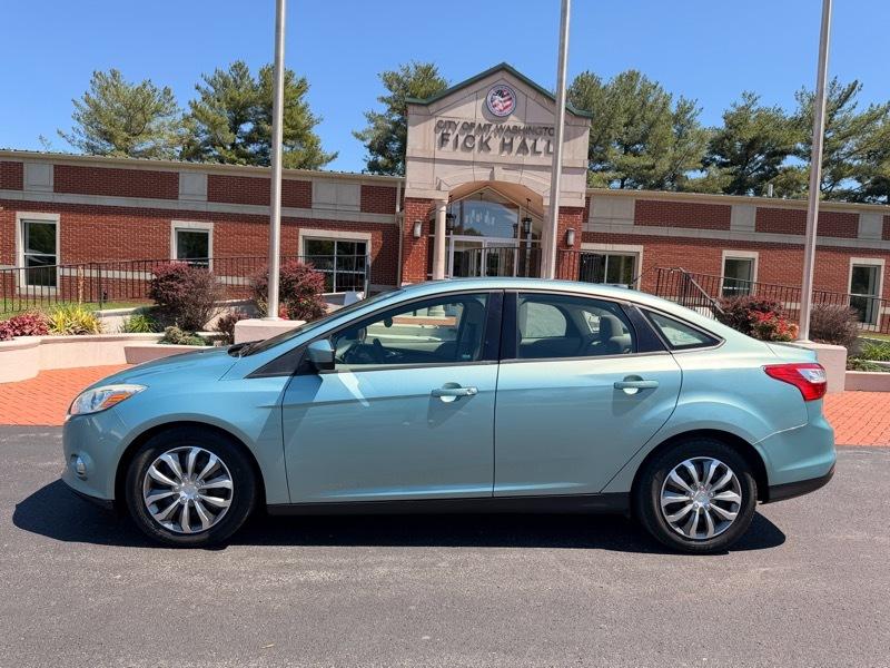 Ford Focus SE Sedan 2012