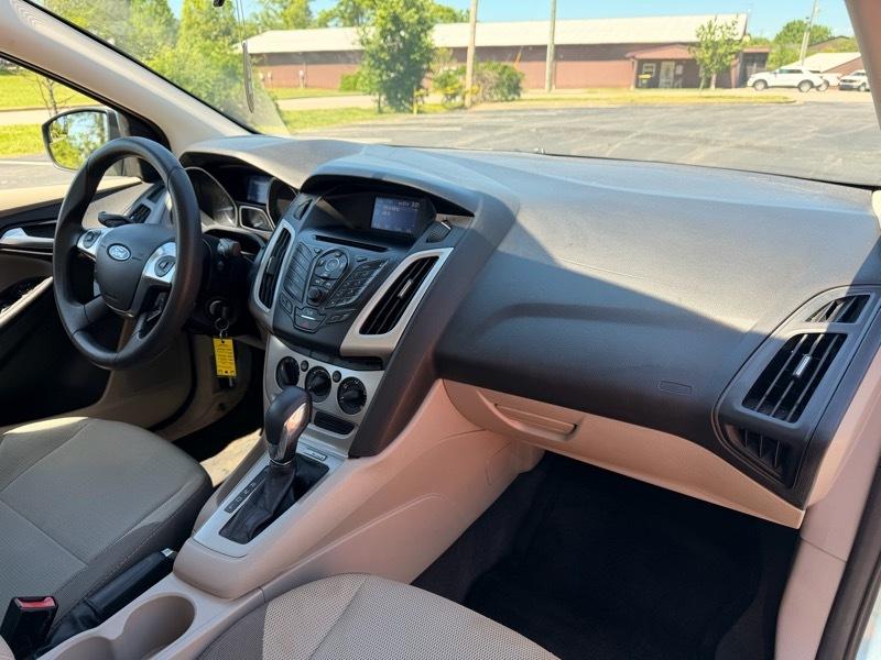 Ford Focus SE Sedan 2012