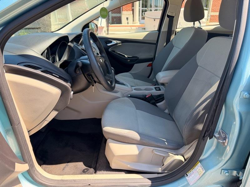 Ford Focus SE Sedan 2012