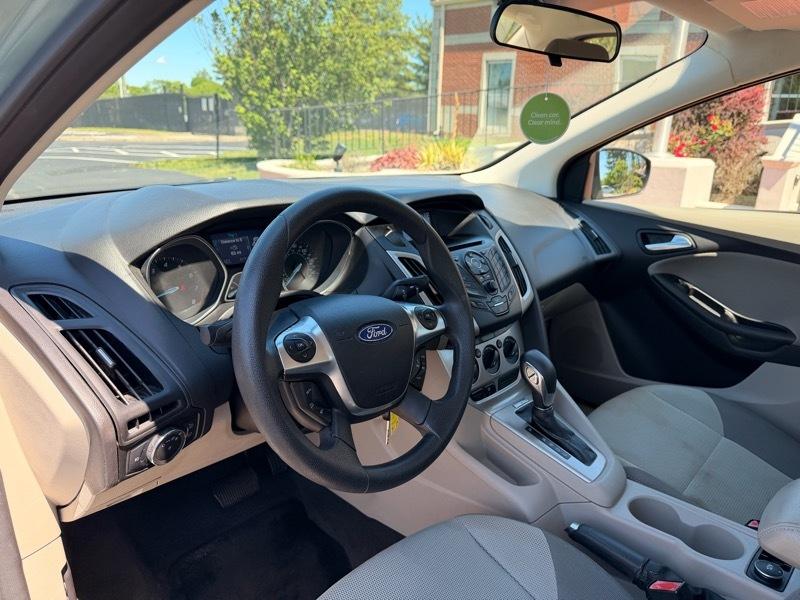 Ford Focus SE Sedan 2012