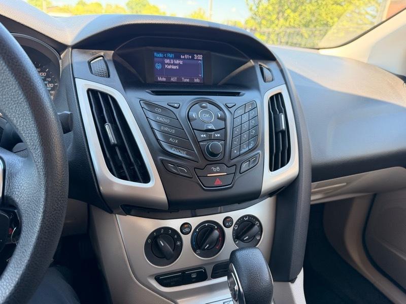 Ford Focus SE Sedan 2012