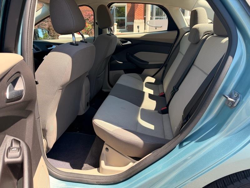 Ford Focus SE Sedan 2012