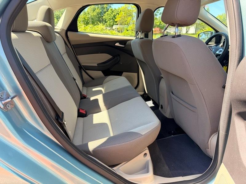 Ford Focus SE Sedan 2012