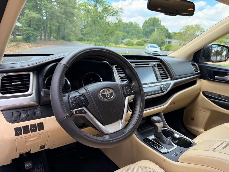 Toyota Highlander Limited AWD V6 2014