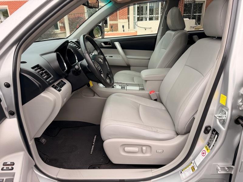Toyota Highlander  2011