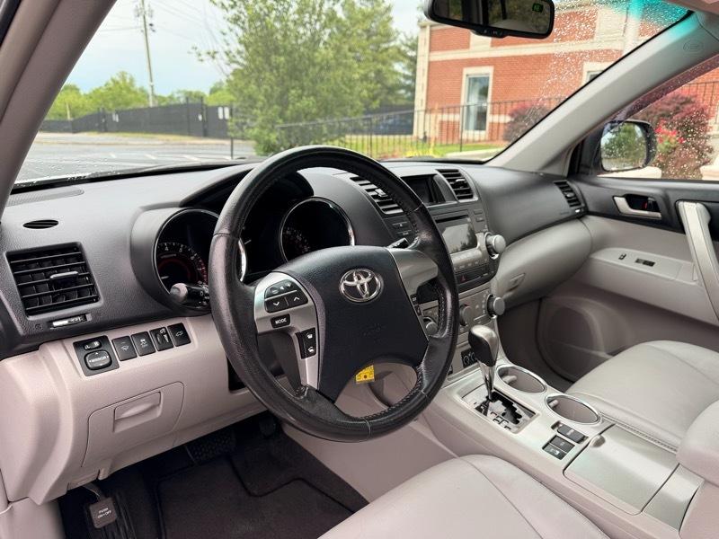 Toyota Highlander  2011