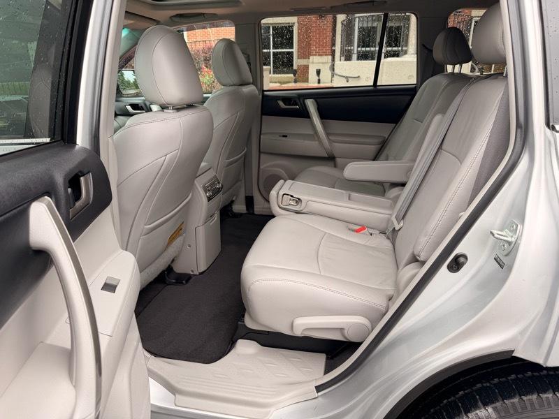 Toyota Highlander  2011