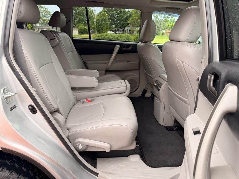 Toyota Highlander  2011