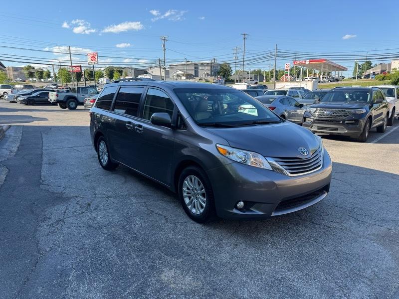 Toyota Sienna Limited Premium 7-Passenger 2017