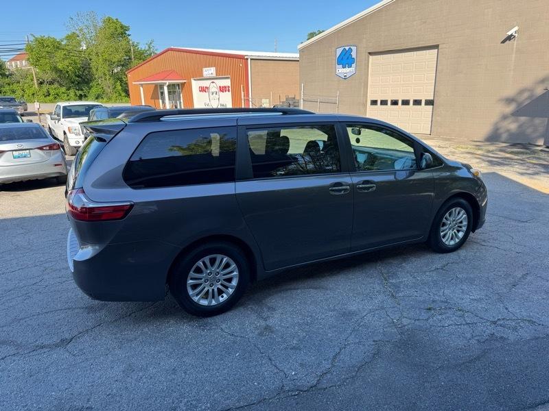 Toyota Sienna Limited Premium 7-Passenger 2017