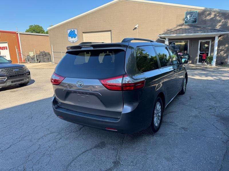 Toyota Sienna Limited Premium 7-Passenger 2017
