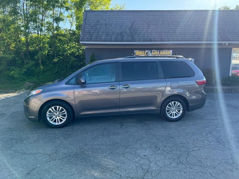 Toyota Sienna Limited Premium 7-Passenger 2017