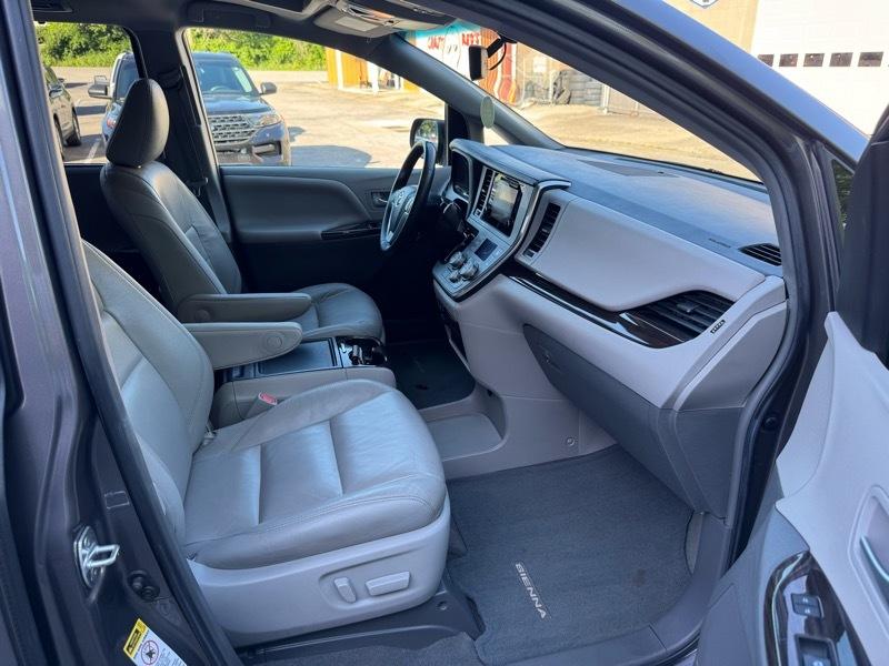 Toyota Sienna Limited Premium 7-Passenger 2017