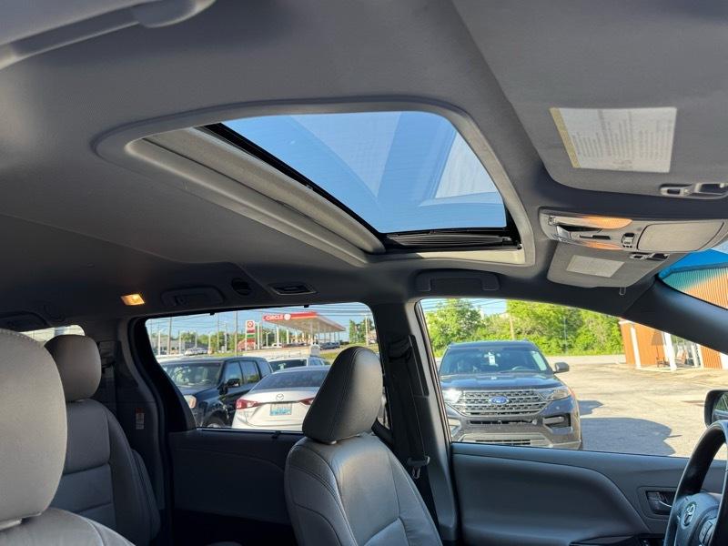 Toyota Sienna Limited Premium 7-Passenger 2017