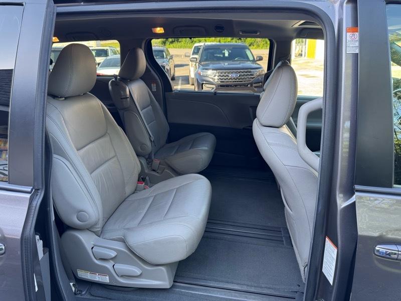 Toyota Sienna Limited Premium 7-Passenger 2017