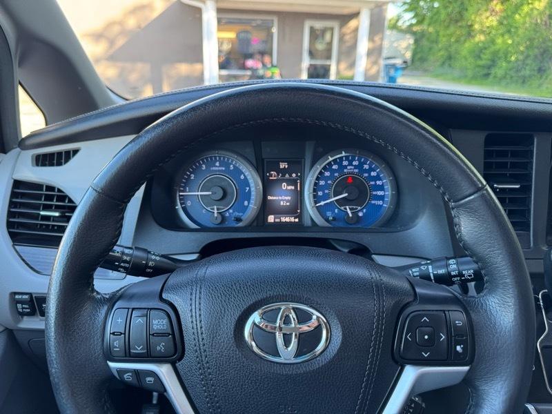 Toyota Sienna Limited Premium 7-Passenger 2017