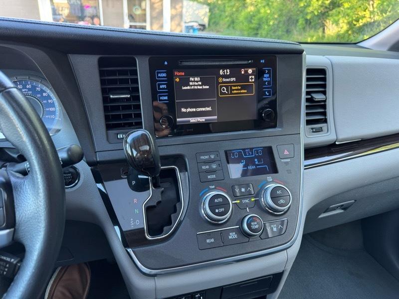 Toyota Sienna Limited Premium 7-Passenger 2017