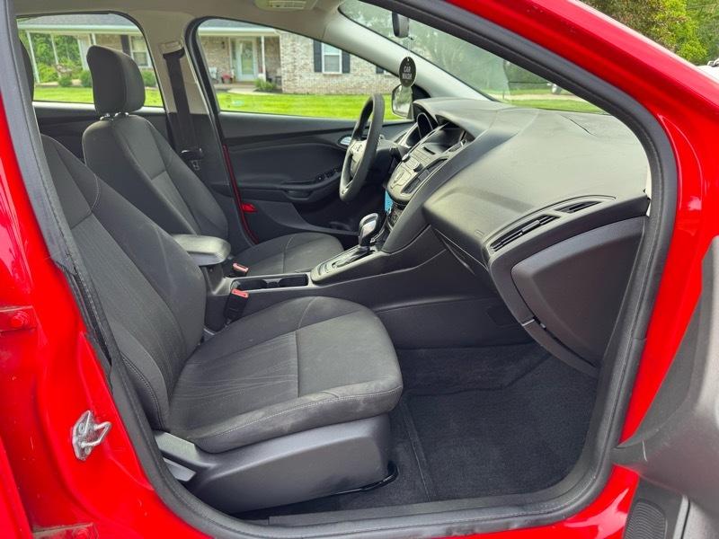Ford Focus SE Sedan 2017