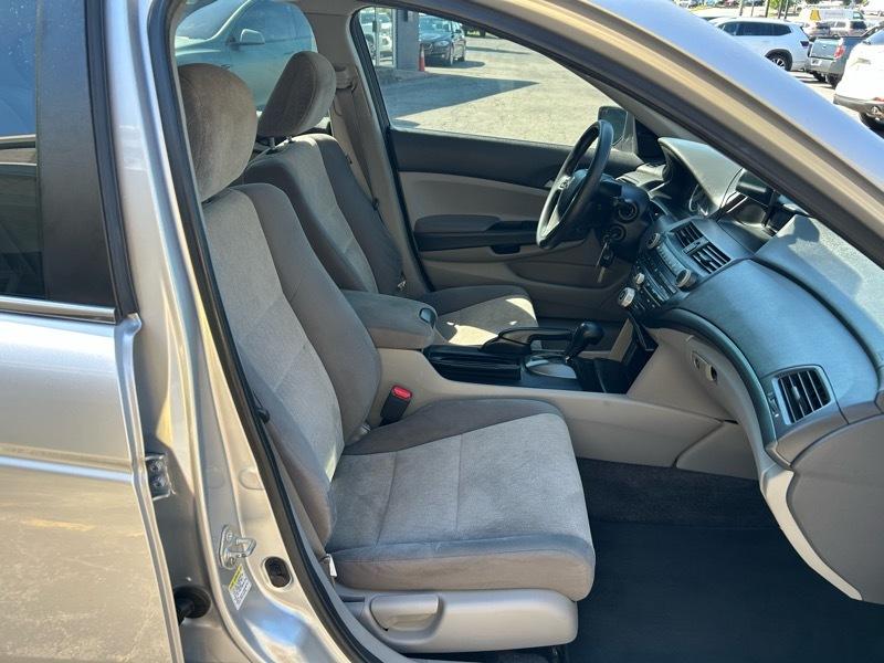 Honda Accord LX sedan AT 2010